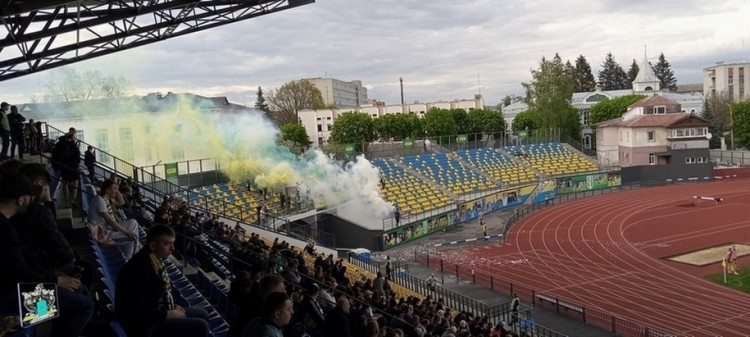vovik-zt Нарешті футбол в Житомирі на центральному стадіоні з глядачами!