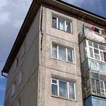 Місто і життя: В Житомире жильцы многоэтажки протестуют против ремонта в квартире соседа-депутата. ФОТО