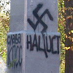 Вандалы написали на памятнике Ленину «Слава Гитлеру» и нецензурное слово. ФОТО