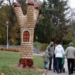 Місто і життя: В житомирском парке Гагарина появились необычные скульптуры из старых деревьев. ФОТО
