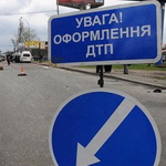 Происшествия: На трассе Житомир-Киев Ауди врезался в ГАЗель и дорожных рабочих. ФОТО