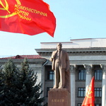 В Житомире возле Ленина коммунисты празднуют годовщину Октябрьской революции. ФОТО. ВИДЕО