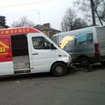 Происшествия: В Житомире на перекрестке столкнулись два грузовых микроавтубуса