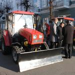 Житомир: В центре Житомира на всеобщее обозрение выставили новую дорожную технику. ФОТО