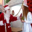Дед Мороз и беременная Снегурочка провели в Житомире новогодний утренник. ВИДЕО