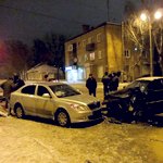 Поздним вечером в Житомире в аварию попали сразу три автомобиля. ФОТО