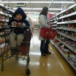 Люди і Суспільство: В Житомирском гипермаркете Караван продают испорченные продукты. ФОТО