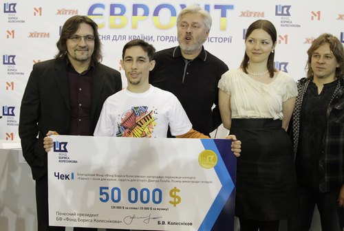 Мистецтво і культура: Дмитрий Голуб из Житомира выиграл конкурс «Народный гимн Евро-2012» и $50000