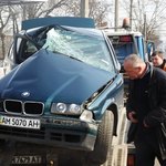 Надзвичайні події: В Житомире водитель BMW врезался в столб. ФОТО
