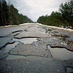 Азаров пообещал, что Житомирскую трассу отремонтируют до 20 мая