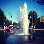 В Житомире на Бердичевской внезапно появился новый 5-метровый фонтан. ФОТО