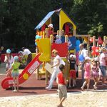 В Житомире на Полевой торжественно открыт новый детский городок. ФОТО