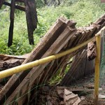 Надзвичайні події: В Житомире после сильного ливня разрушился старый дом, оставив житомирян без газа. ФОТО