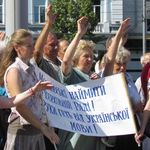 Житомиряне вышли протестовать против языкового законопроекта. ФОТО
