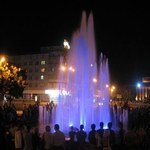 Цветной фонтан в Житомире атаковали вандалы, превратив его в джакузи с пеной. ВИДЕО