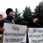 Кримінал: В Житомире возле райотдела милиции прошел пикет против беспредела милиционеров. ФОТО