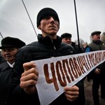 У здания облсовета в Житомире жители районов протестуют против титановых карьеров. ФОТО