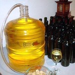 100 литров домашнего молдавского вина изъяли житомирские пограничники