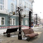 В Житомире на Михайловской начали устанавливать кованые фигуры и скамейки. ФОТО