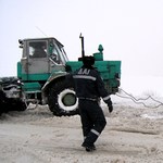 Житомирских водителей ГАИшники спасают из снежных ловушек