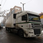 В центре Житомира две фуры заблокировали движение. ФОТО