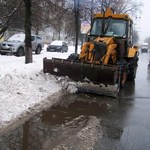 В Житомире продолжают расчищать улицы от снега. ФОТО