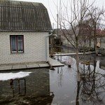 Надзвичайні події: В Житомире продолжают откачивать воду из подтопленных дворов. ФОТО