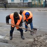 В Житомире стартовал субботник по уборке улиц и дворов. ФОТО