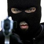 Кримінал: Мужчина в маске ворвался в дом директора Коростенского щебзавода и устроил стрельбу