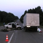 Водитель «Опеля» выехал на встречную и врезался в грузовик. Три человека погибли. ФОТО