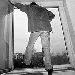 Пытаясь убежать из СИЗО, житомирянин выпрыгнул в окно 4 этажа