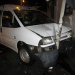 В Житомире 1 сентября Fiat сбил светофор и вылетел на тротуар. ФОТО