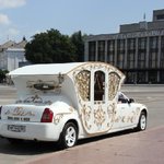 Необычный автомобиль Карета-лимузин продают в Житомире за $40 тыс