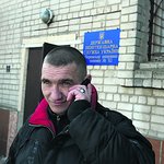Янукович разрешил осужденным пользоваться мобилками