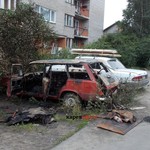 В центре Житомира внезапно загорелся припаркованный автомобиль «ВАЗ 2102»