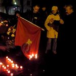 Люди і Суспільство: На акции памяти Голодомора в Житомире сожгли флаг СССР. ВИДЕО