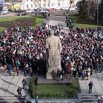 Утром в Житомире несколько сотен человек вышли на митинг в поддержку Евромайдана