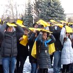 Люди і Суспільство: В центре Житомира молодежь провела флешмоб «янык геть!». ВИДЕО