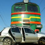 В Житомирской области поезд протаранил машину: один человек погиб