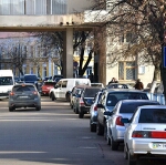 Власть и ГАИ не обращают внимания на стихийный паркинг в центре Житомира