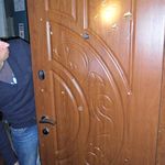 Надзвичайні події: В Житомире членам «Демальянса» ночью выламывали двери в их квартиры. ФОТО