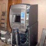 Кримінал: В Малине из банкомата «Райффайзен Банк Аваль» украли 400 000 гривен