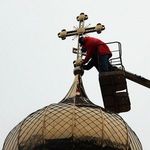 Люди і Суспільство: В Житомире на часовню на Старом бульваре установили крест. ФОТО