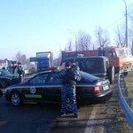 Под Житомиром грузовики перекрыли дорогу на Киев