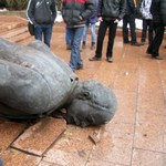 Бердичев, Коростень, Малин и другие райцентры области сегодня снесли памятники Ленину. ФОТО