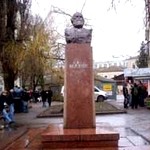 Місто і життя: В Житомире снесли памятник Карлу Марксу. ФОТО