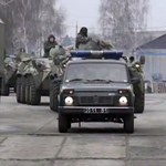 Війна в Україні: По тревоге из Житомира выехали 50 БТРов и около 200 машин с десантниками. ВИДЕО