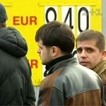 На Житнем рынке в Житомире задержали двух валютных «кидал»