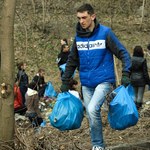 В Житомире студенты и экологи убирали мусор в парке Гагарина. ФОТО