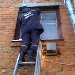 Місто і життя: Житомирские спасатели помогают открывать двери в квартиру